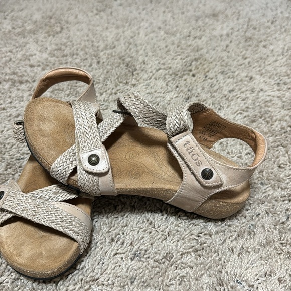 Women’s Taos Sandals.  Tan on color. Size 5-5.5. (36) - Picture 2 of 9